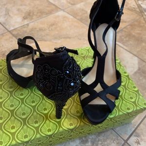 beautiful decorative black sequin pumps